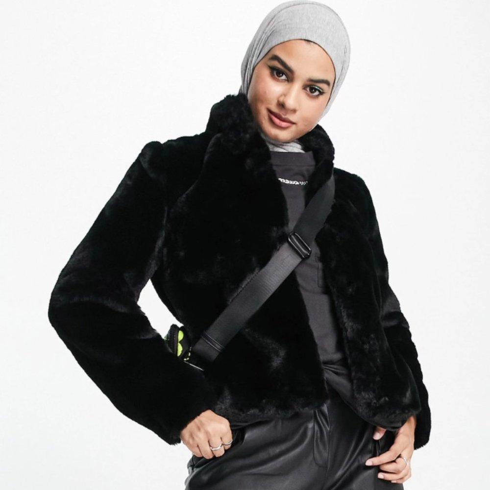 Vero Moda Black Short Fur Coat